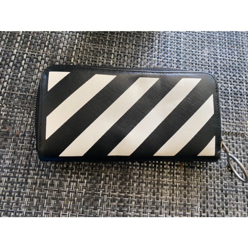 Off white wallet